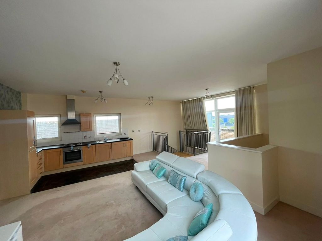 Property photo 2 of 19 Picture No. 24
