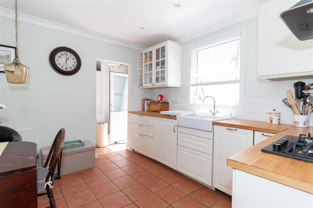 Property photo 2 of 14 Alexandra-05.Jpg