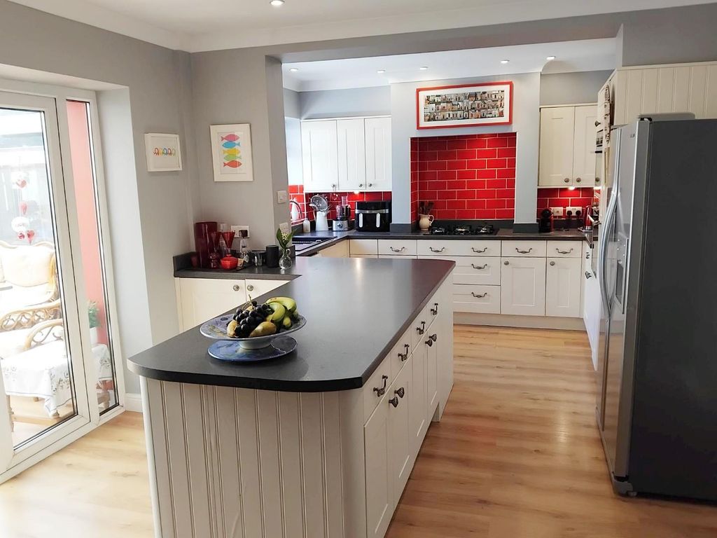 Property photo 3 of 20 Kitchen 1.Jpg
