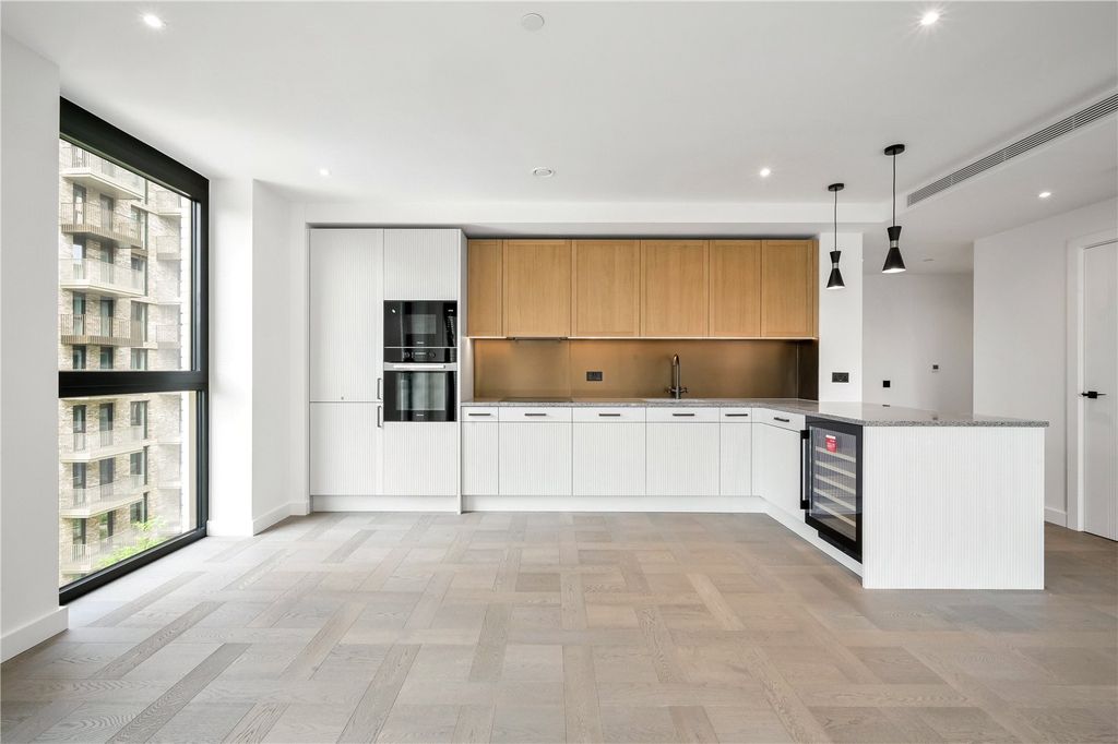 Property photo 1 of 15 Boxwood Gardens