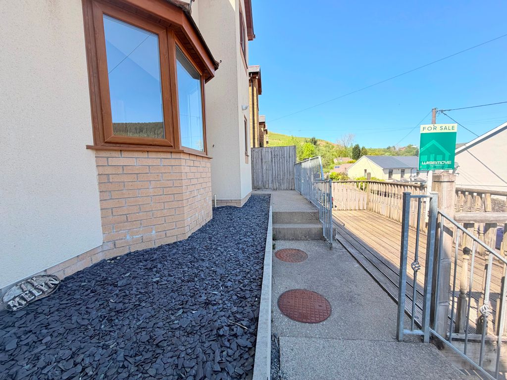 Property photo 2 of 26