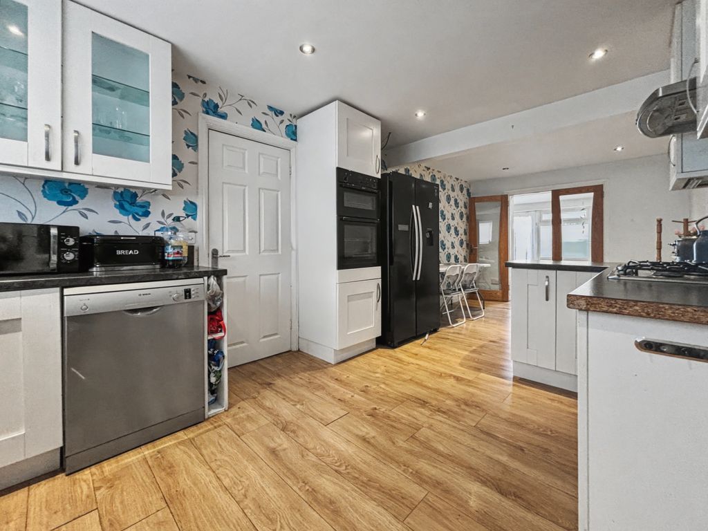 Property photo 3 of 31 01_2036F27E-8E9B-4B7B-A7c8-9d65625d3Ed3.Jpeg