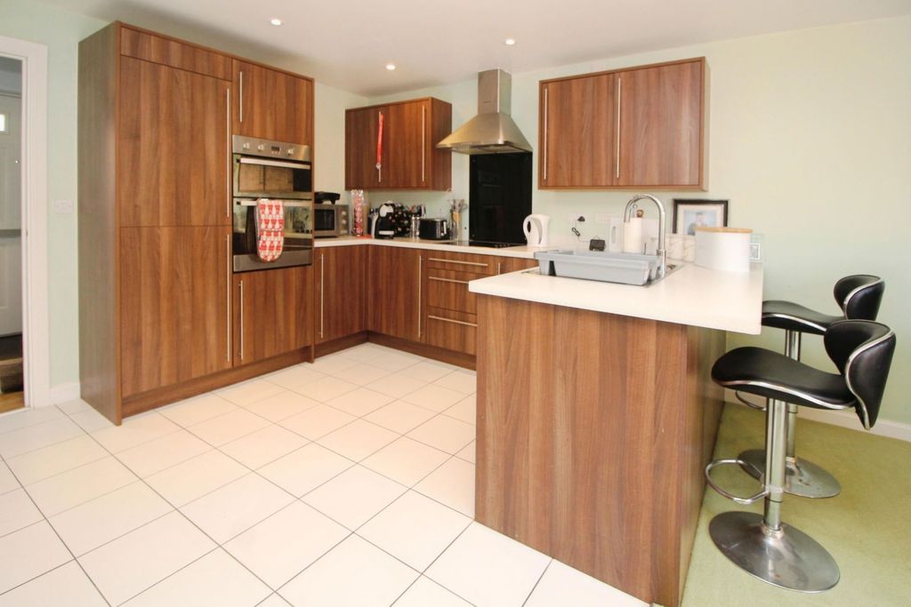 Property photo 3 of 23