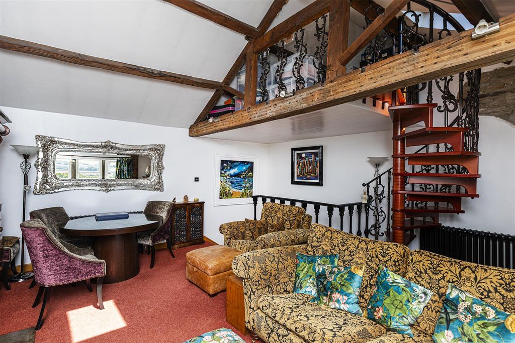 Property photo 2 of 42