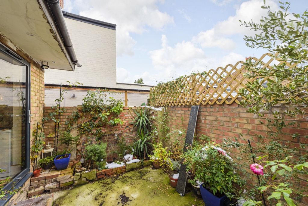 Property photo 3 of 8 930841 (1)