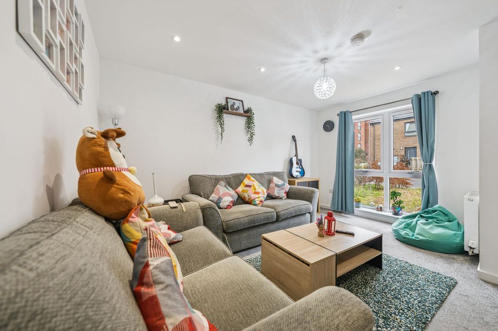 Property photo 2 of 18