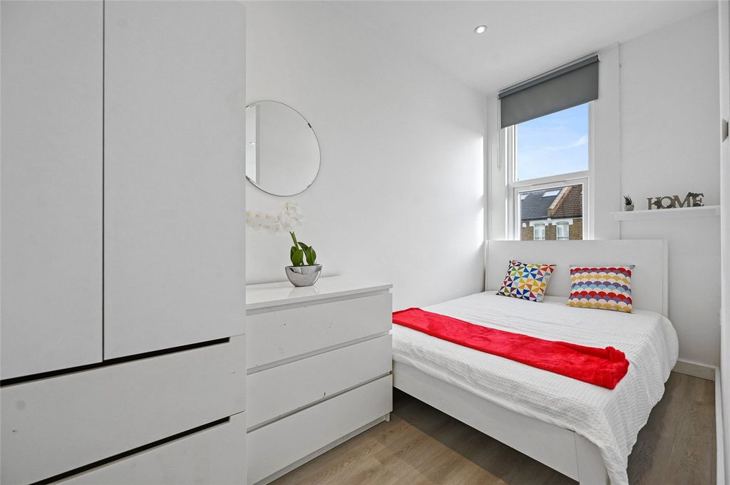 Property photo 2 of 6 Picture No. 11