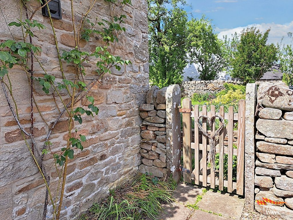 Property photo 3 of 33