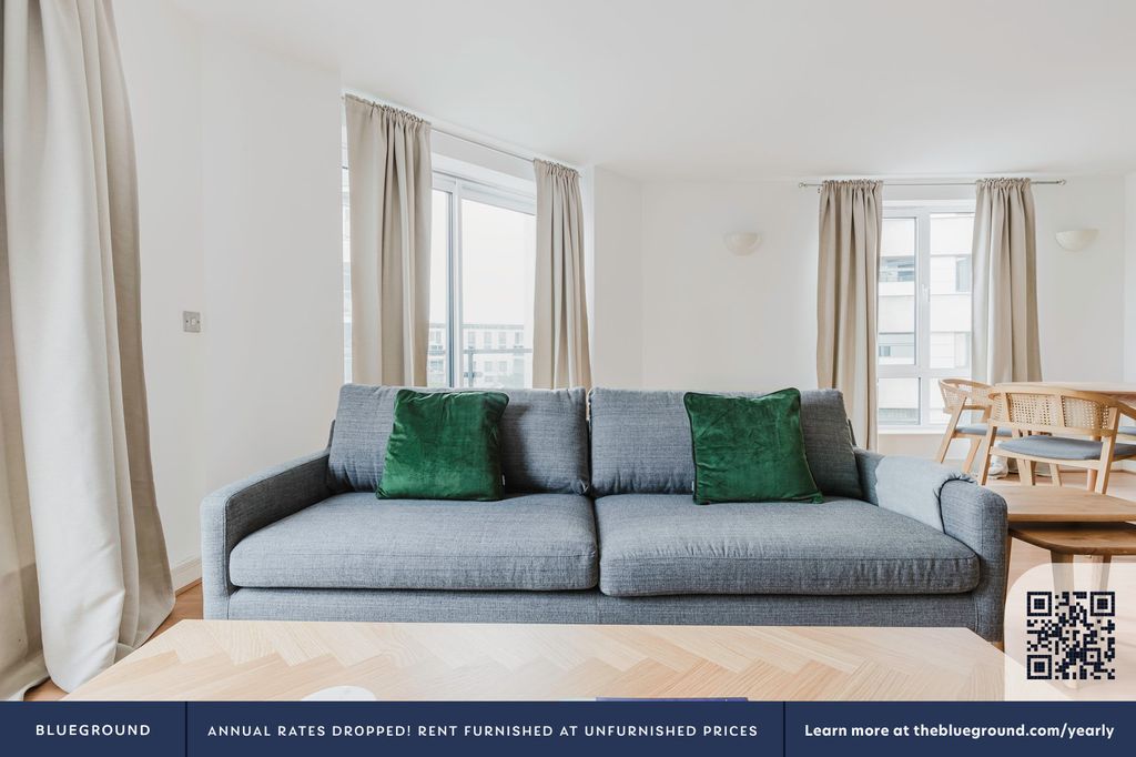 Property photo 3 of 24 Living Room