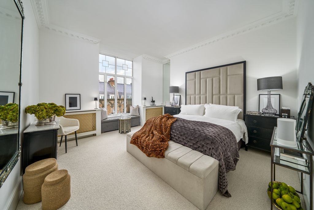 Property photo 1 of 9 40 Montagu Mansions, W1U, Martin & Co, Web (24)