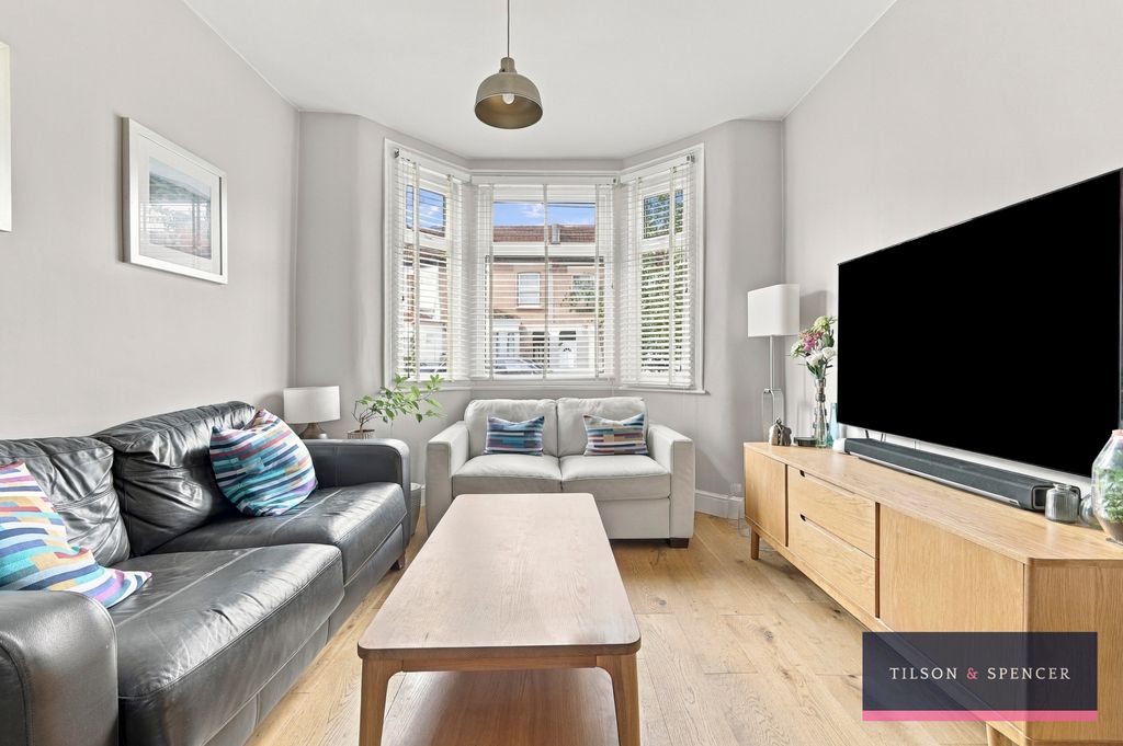 Property photo 3 of 19 1109202613_Tils_138 Sheldon Road _N18 1Rn_010_Wm