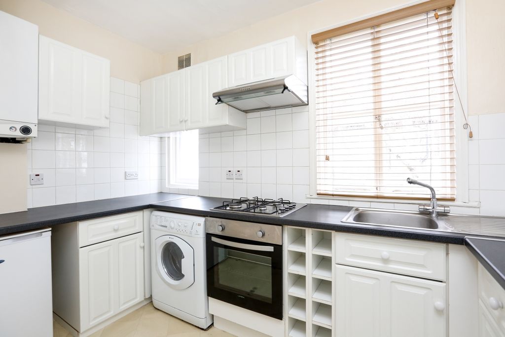Property photo 2 of 9 87A-Penwith-Road-...