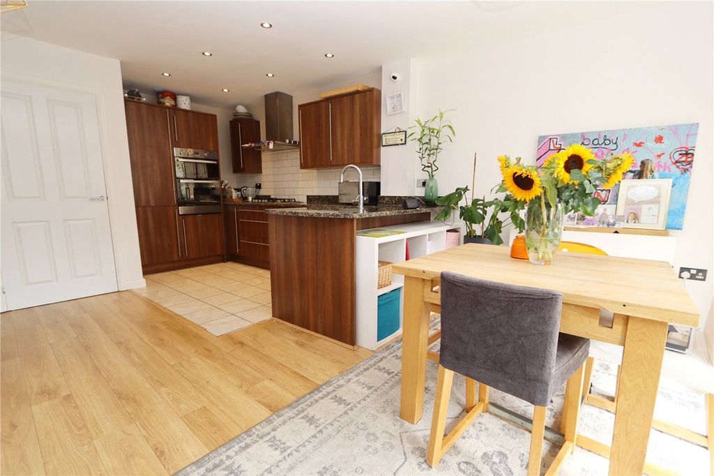 Property photo 2 of 12 Kitchen Diner