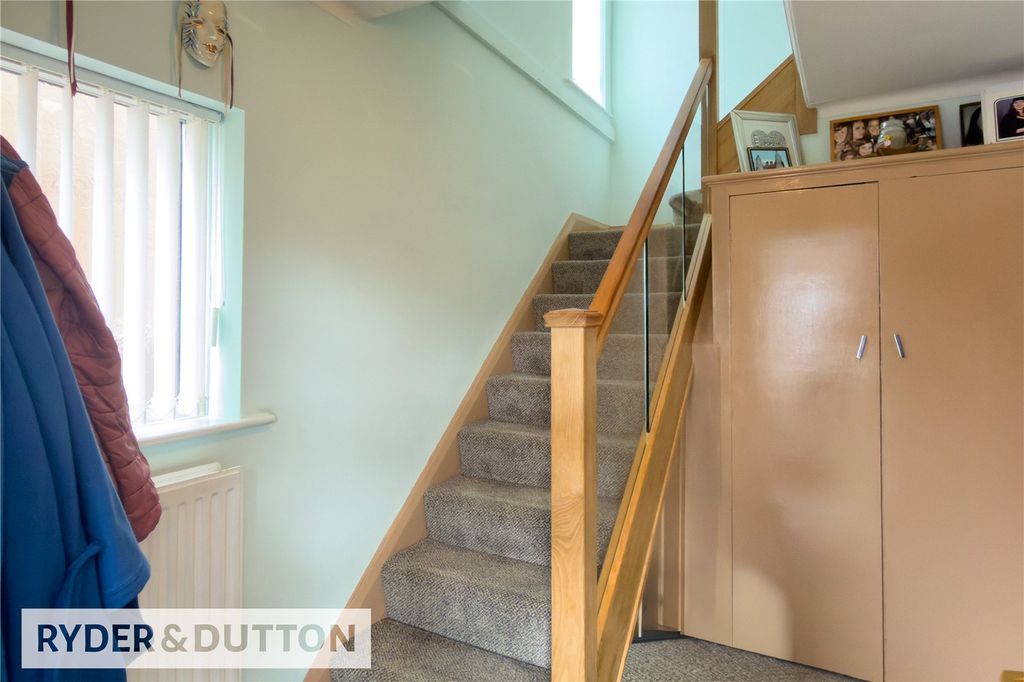Property photo 2 of 18 Hall