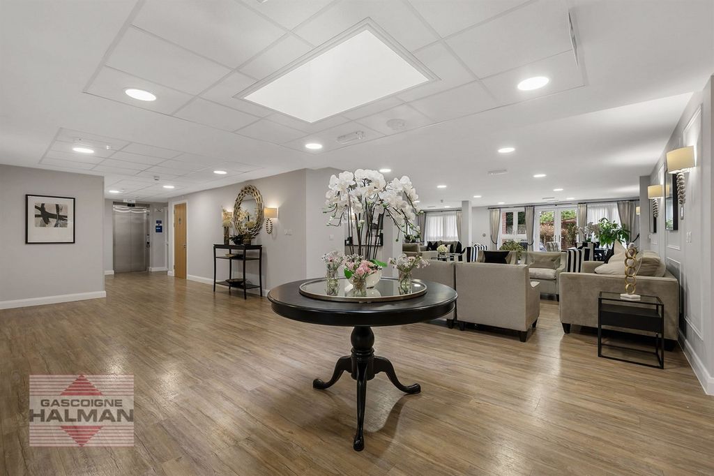 Property photo 3 of 23 Communal Lounge