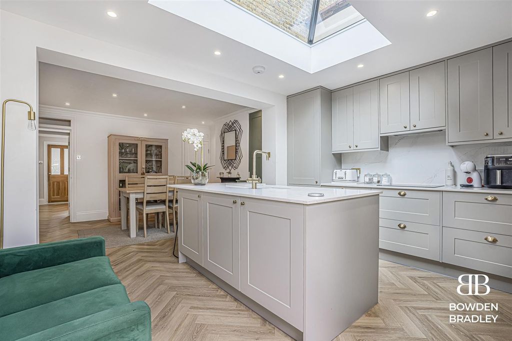 Property photo 2 of 23 Kitchen