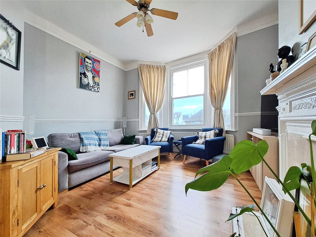 Property photo 2 of 12 Picture No. 08