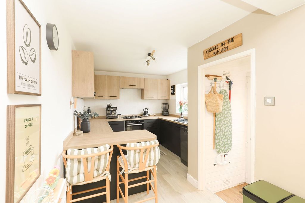 Property photo 2 of 21