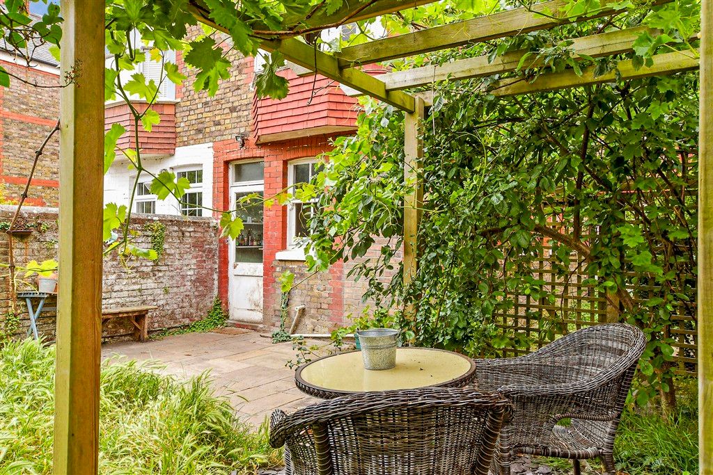 Property photo 3 of 18 External Lifestyle Photograph* Garden