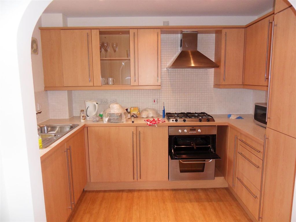 Property photo 2 of 8 Kitchen