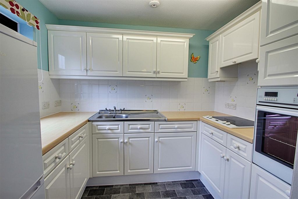 Property photo 3 of 16 Kitchen.Jpg