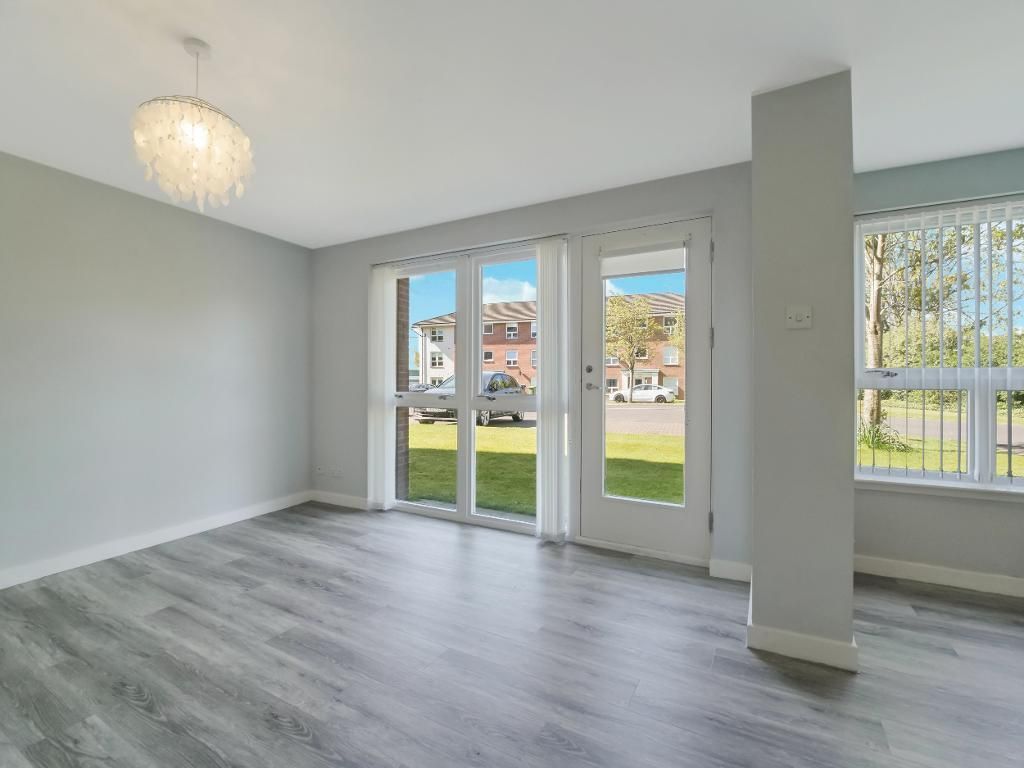 Property photo 2 of 19 Living/ Dining Area
