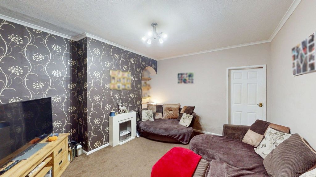 Property photo 2 of 11 Lounge