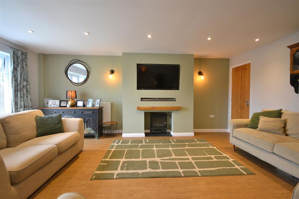 Property photo 2 of 26 Lounge
