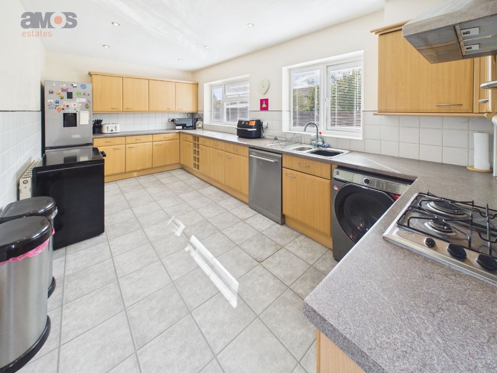 Property photo 2 of 33 5518423