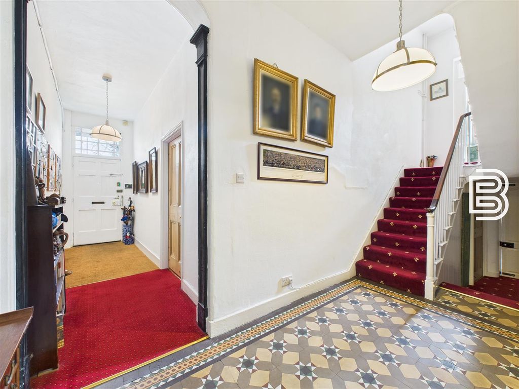 Property photo 3 of 31 Entrance Hall.Jpg
