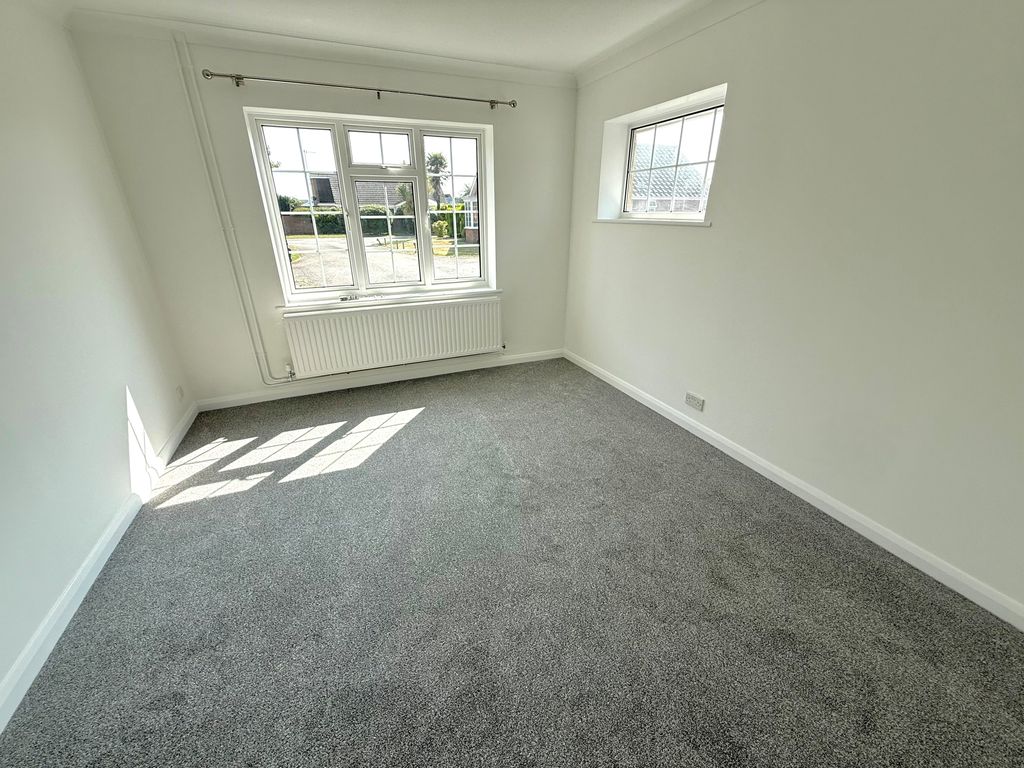 Property photo 3 of 10 9 S F New Bed 1