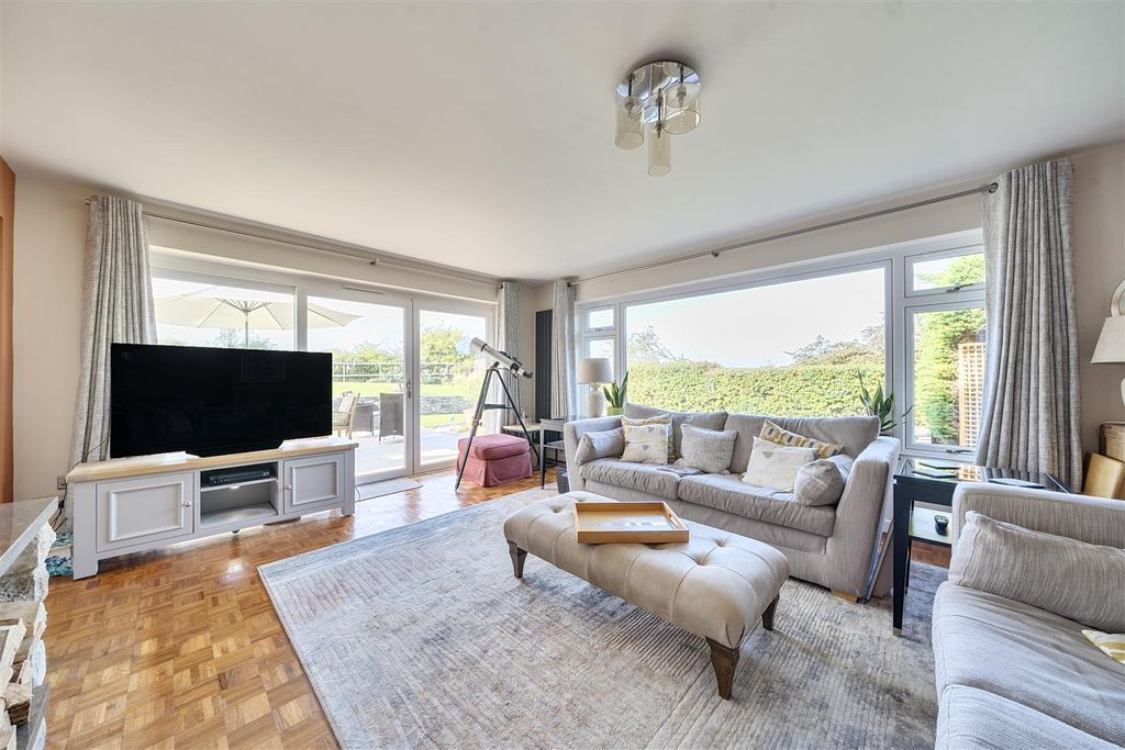 Property photo 2 of 28 1360894-15-68Dd7Bfa1F97E.Jpg