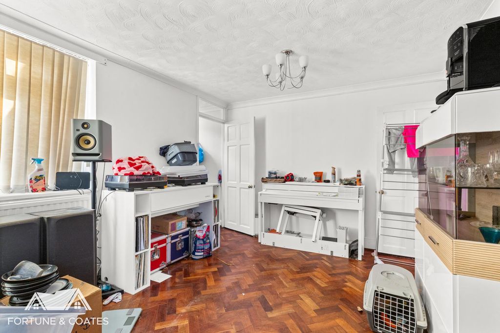 Property photo 3 of 13 Woodcroft_15.Jpg
