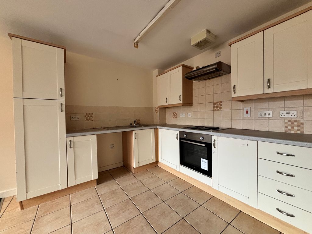 Property photo 2 of 7 Kitchen
