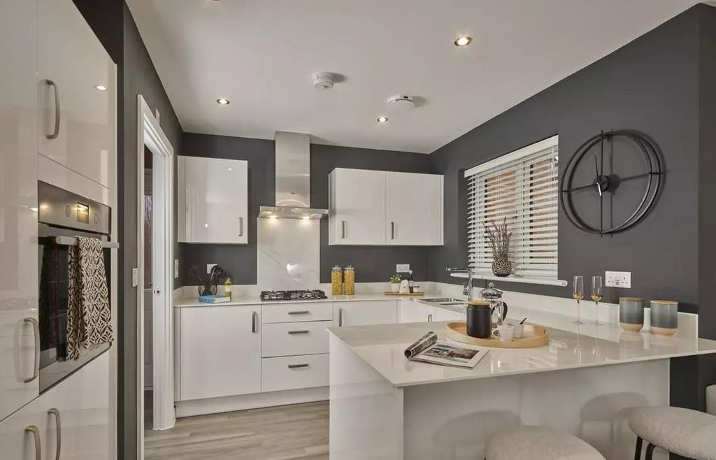 Property photo 3 of 11 Kitchen