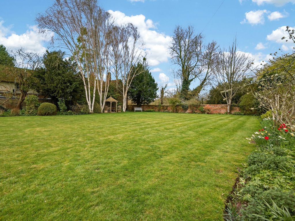 Property photo 2 of 25 Main Garden