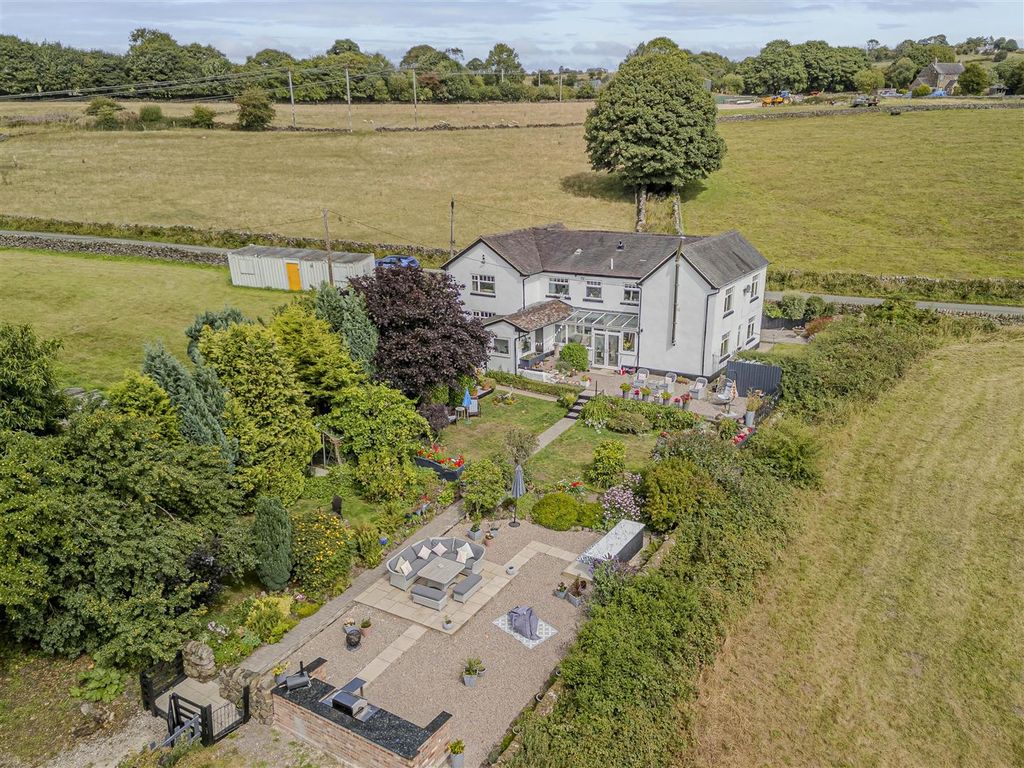 Property photo 1 of 77 Gardens