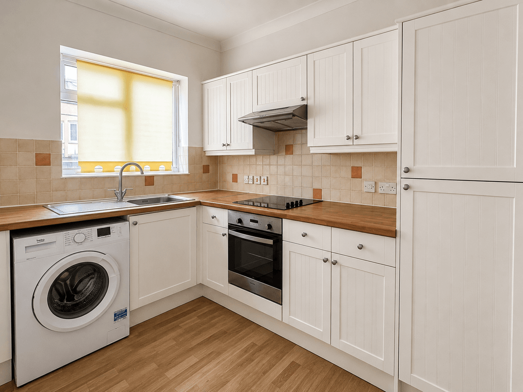 Property photo 1 of 5 1 Bed Flat To Rent High Street, Christchurch Bh23