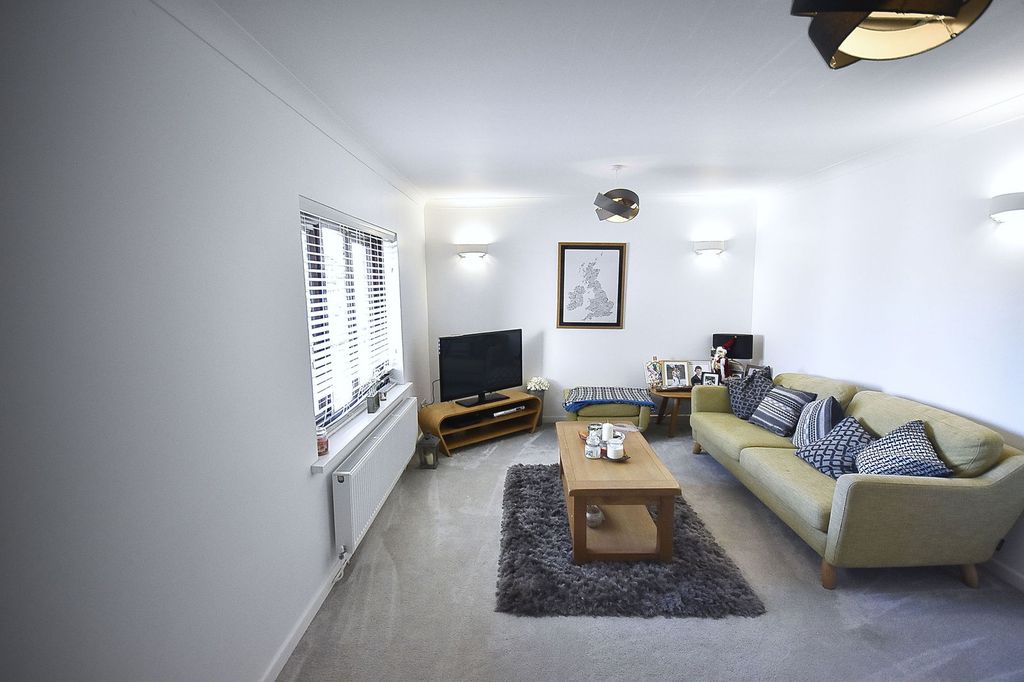 Property photo 2 of 18
