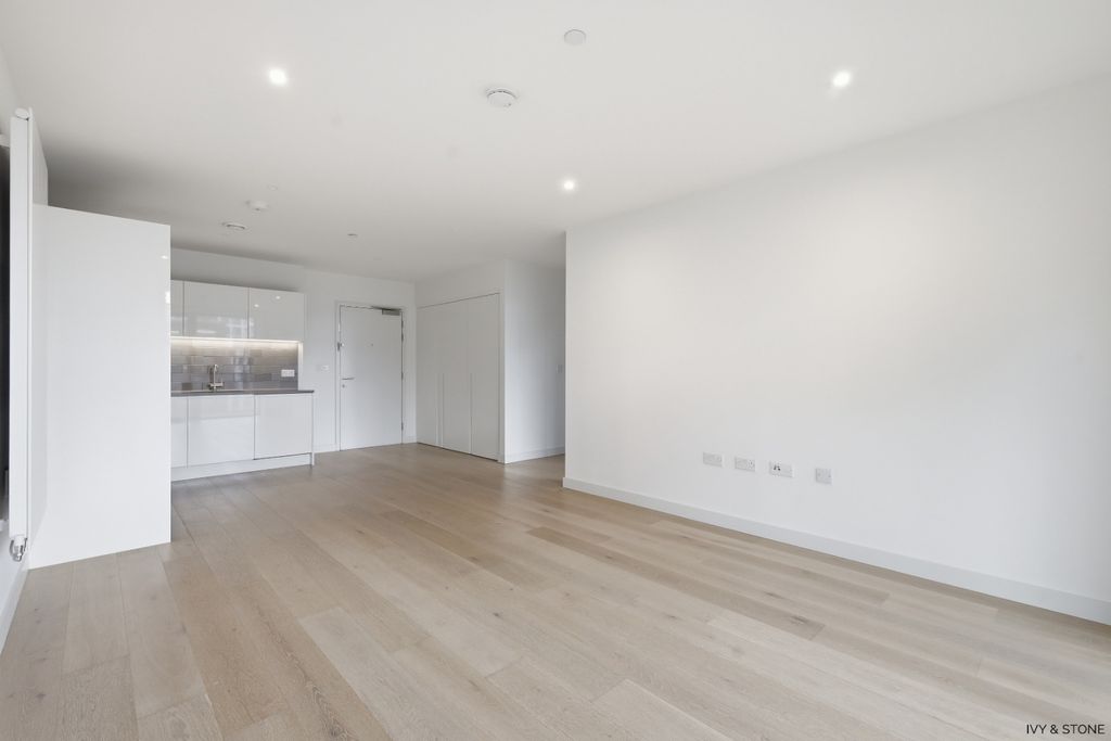 Property photo 3 of 22 4848303