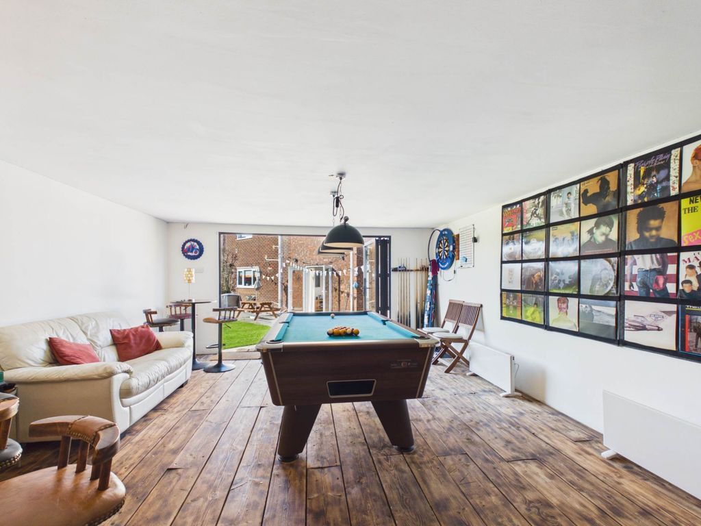 Property photo 3 of 20