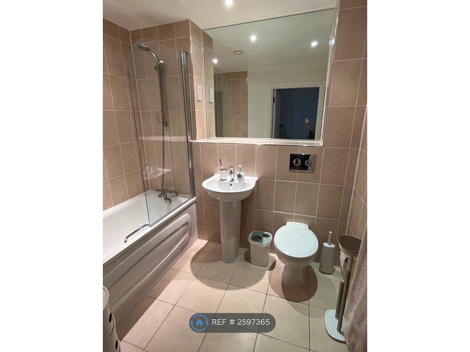 Property photo 3 of 8 Bathroom