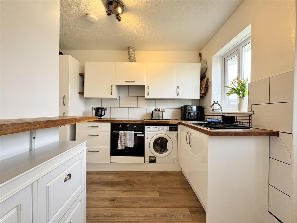 Property photo 2 of 22 Kitchen