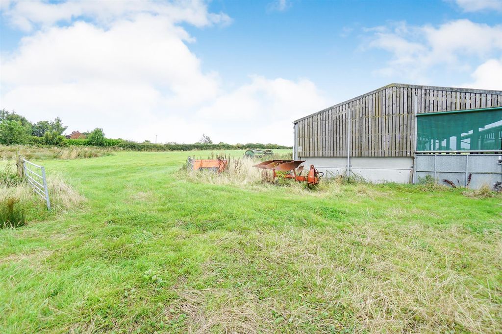 Property photo 3 of 10 Land