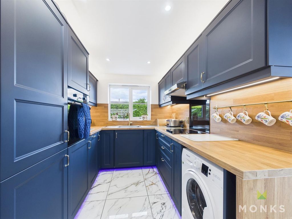 Property photo 3 of 12 Cam01348G0-Pr0707-Still006.Jpg