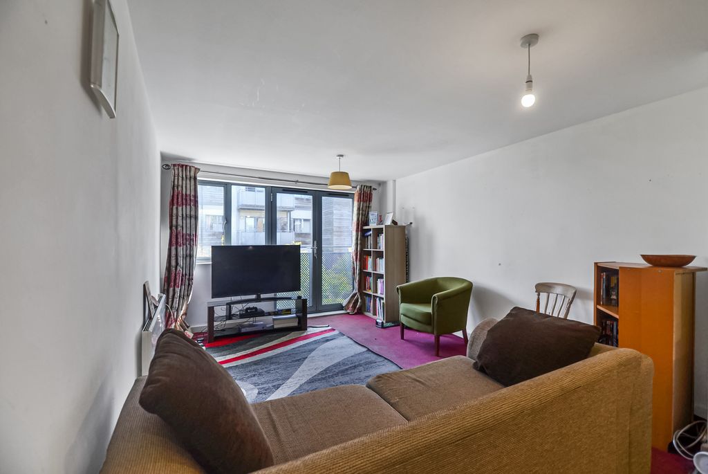 Property photo 3 of 12 Lounge'.Jpg