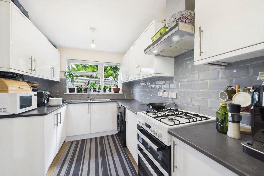 Property photo 3 of 8 Picture No. 15