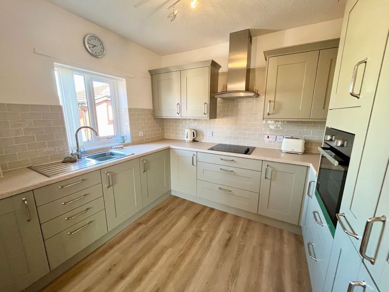 Property photo 2 of 10 Kitchen
