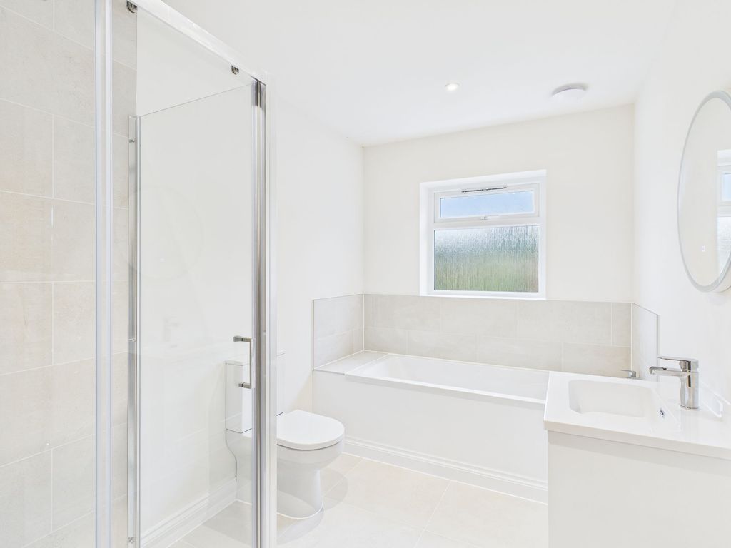 Property photo 2 of 48 Bathroom