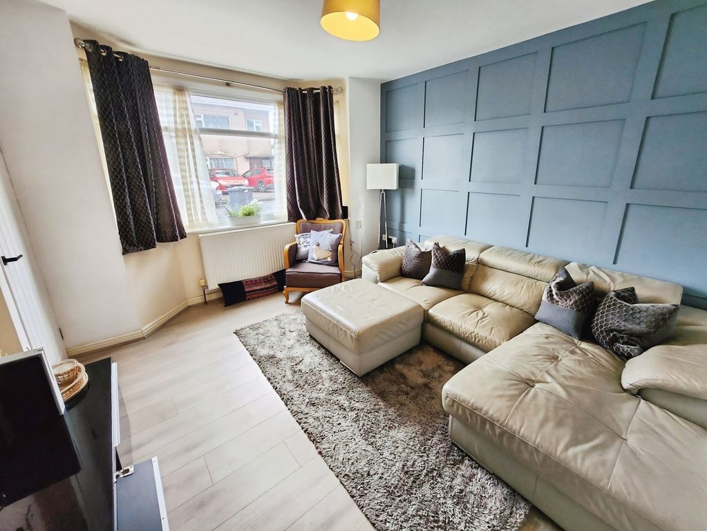 Property photo 2 of 11 Lounge